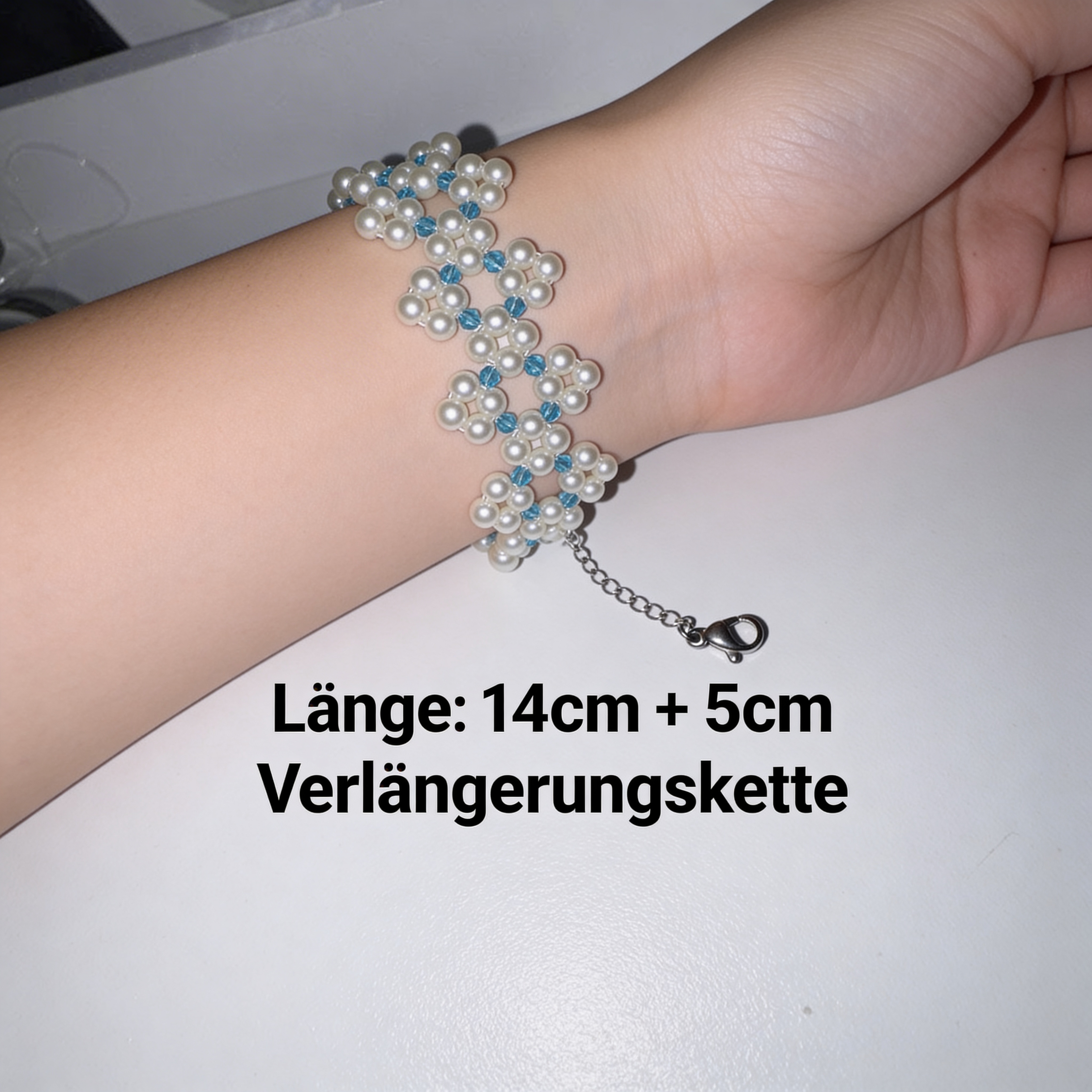 Elegantes Perlenarmband für Damen – Handgemachter Perlenschmuck mit türkisfarbenen Akzenten | Carylia