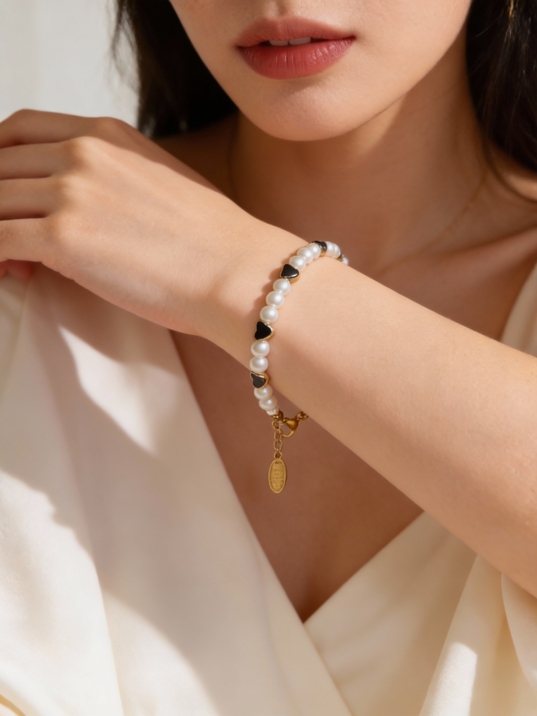 Perlenarmband mit Herz – goldfarbenes Damen Armband