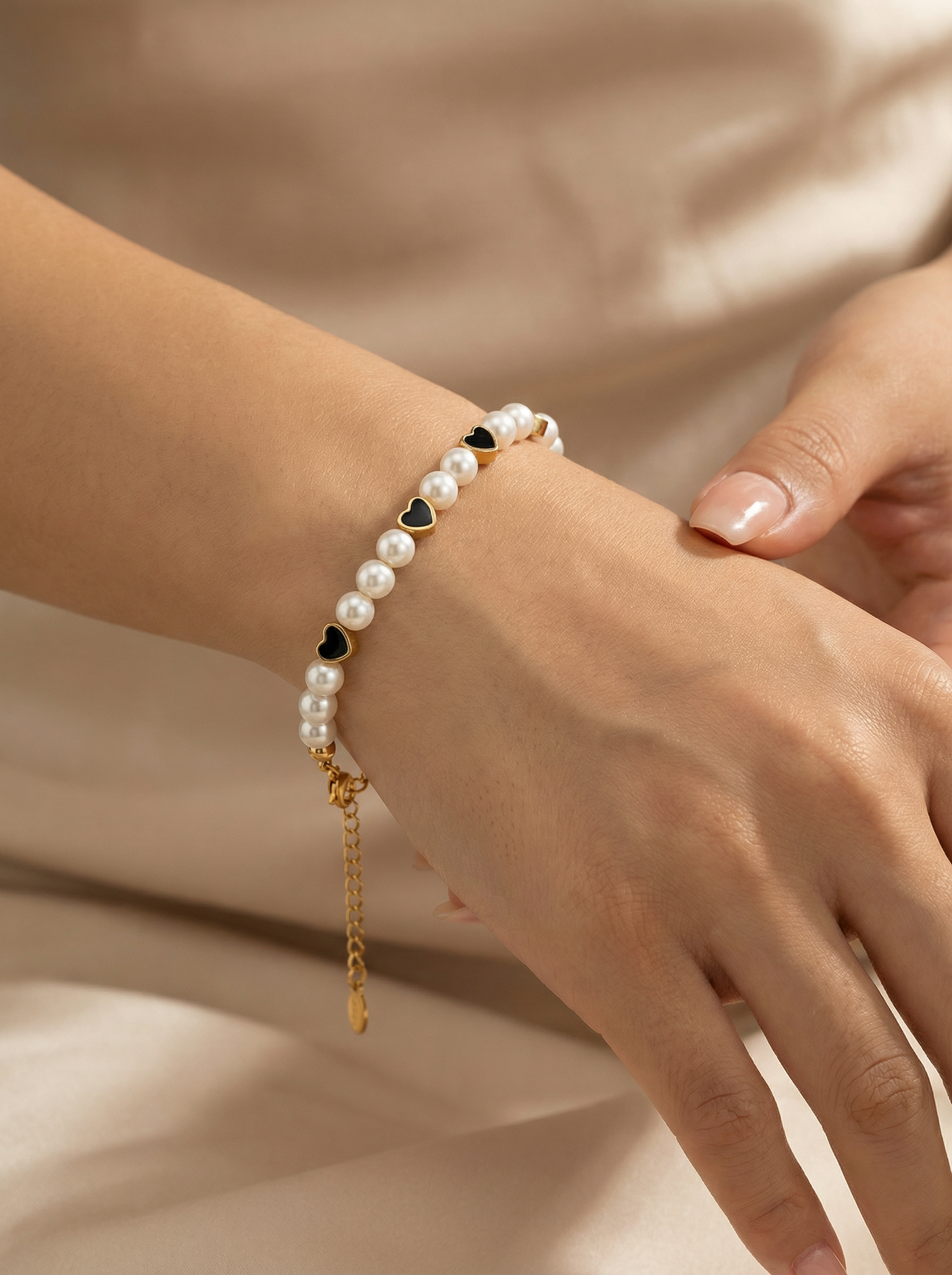 Perlenarmband mit Herz – goldfarbenes Damen Armband