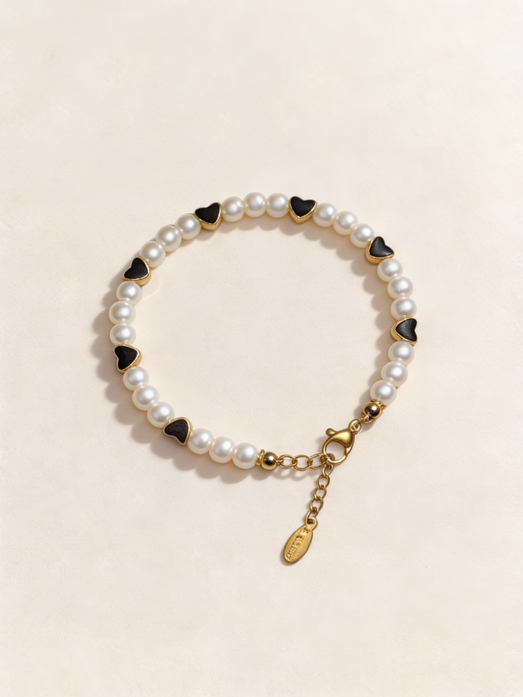 Perlenarmband mit Herz – goldfarbenes Damen Armband